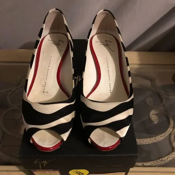 Zebra striped ladies mule - Picture 2 of 8